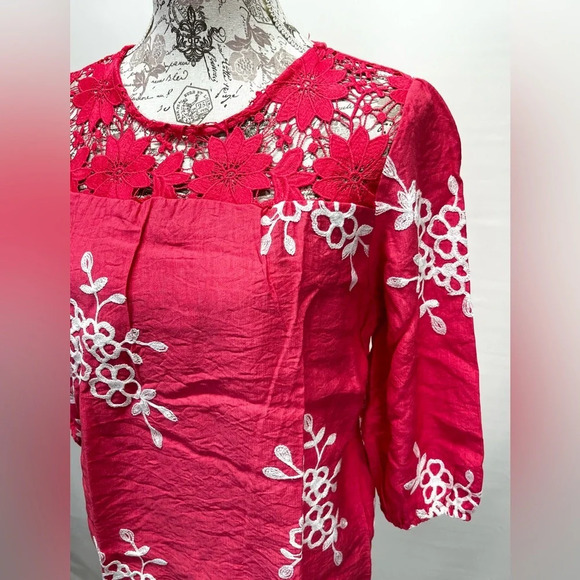 KINDRED Bright coral embroidered floral design top size PM. - Picture 3 of 13